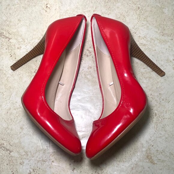 Calvin Klein Red Patent WHINNIE Pumps Size 8 High Heels Elegant Celebration - Picture 6 of 10